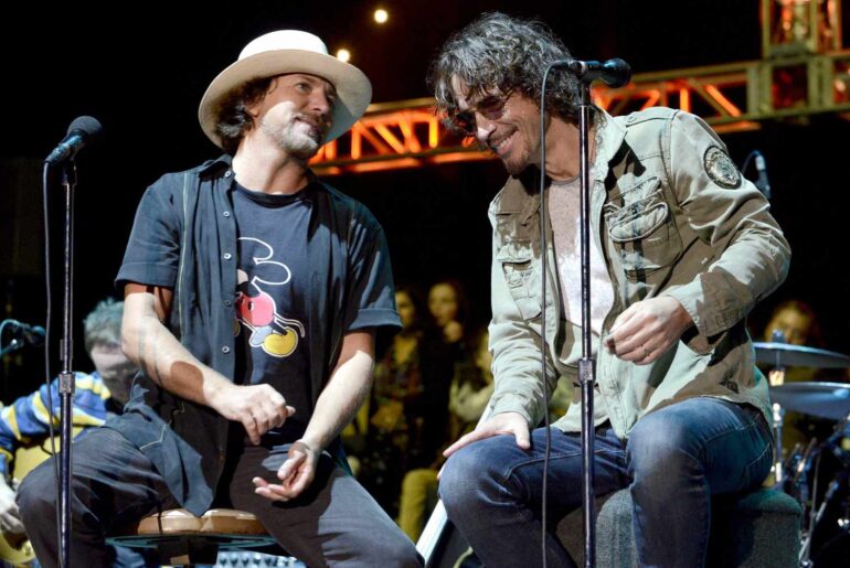 eddie vedder and Chris cornell 2000 0c265454b8814d638ebba5de6f60788b