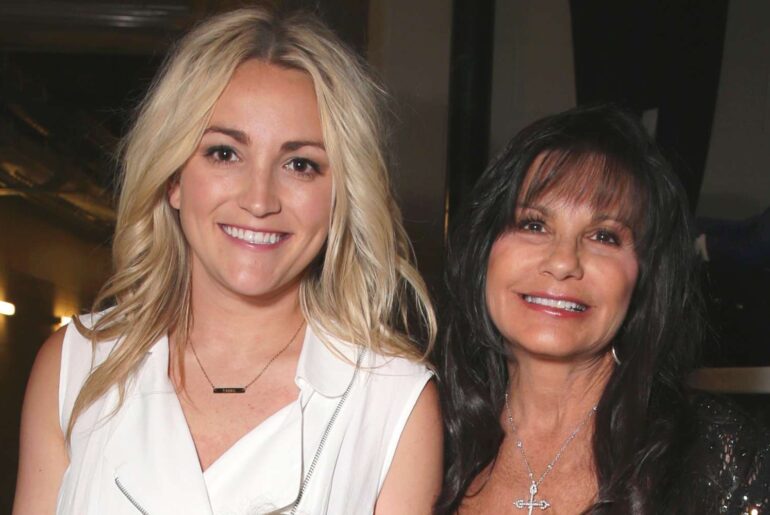 Jamie Lynn Spears Wishes 'Beautiful' Mom Lynne a Happy Birthday: 'We Are So Blessed to Have Her'